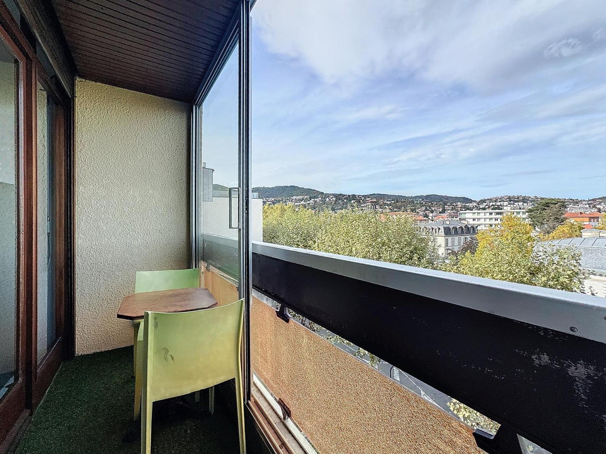 La Lassolas - Charmant T2 Avec Balcon Et Garage Chamalieres Bagian luar foto